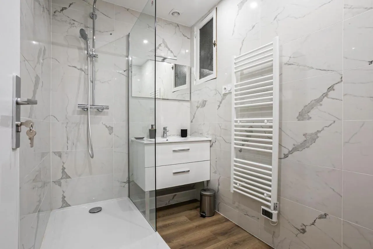 Grand Appartement Centre De Marseille France